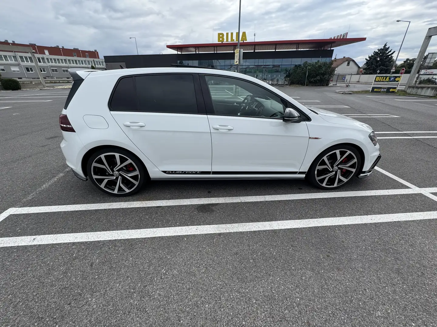 Volkswagen Golf GTI 2,0 TSI DSG Clubsport - 2