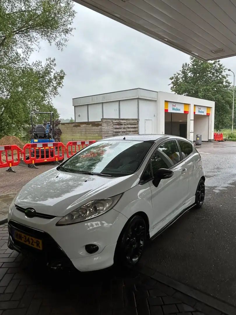 Ford Fiesta 1.6 TDCi Ghia Wit - 1
