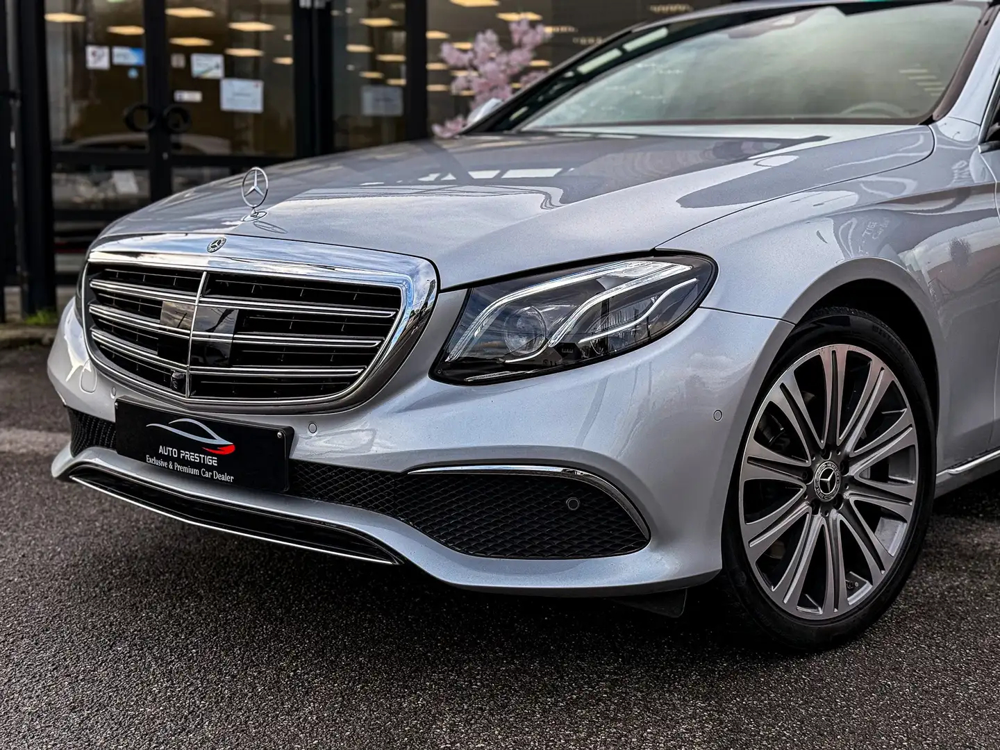 Mercedes-Benz E 250 Luxury Edition Cam360° Distronic Designo Seats Zilver - 2