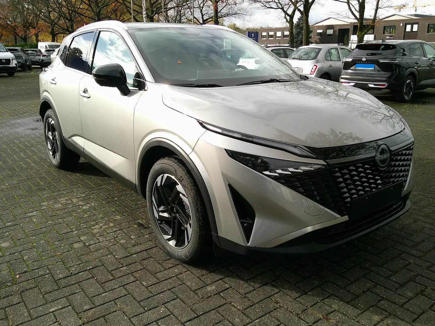 Nissan Qashqai 1,3 DIG-T MHEV Xtronic N-Connecta Winter Komfort Silber - 1
