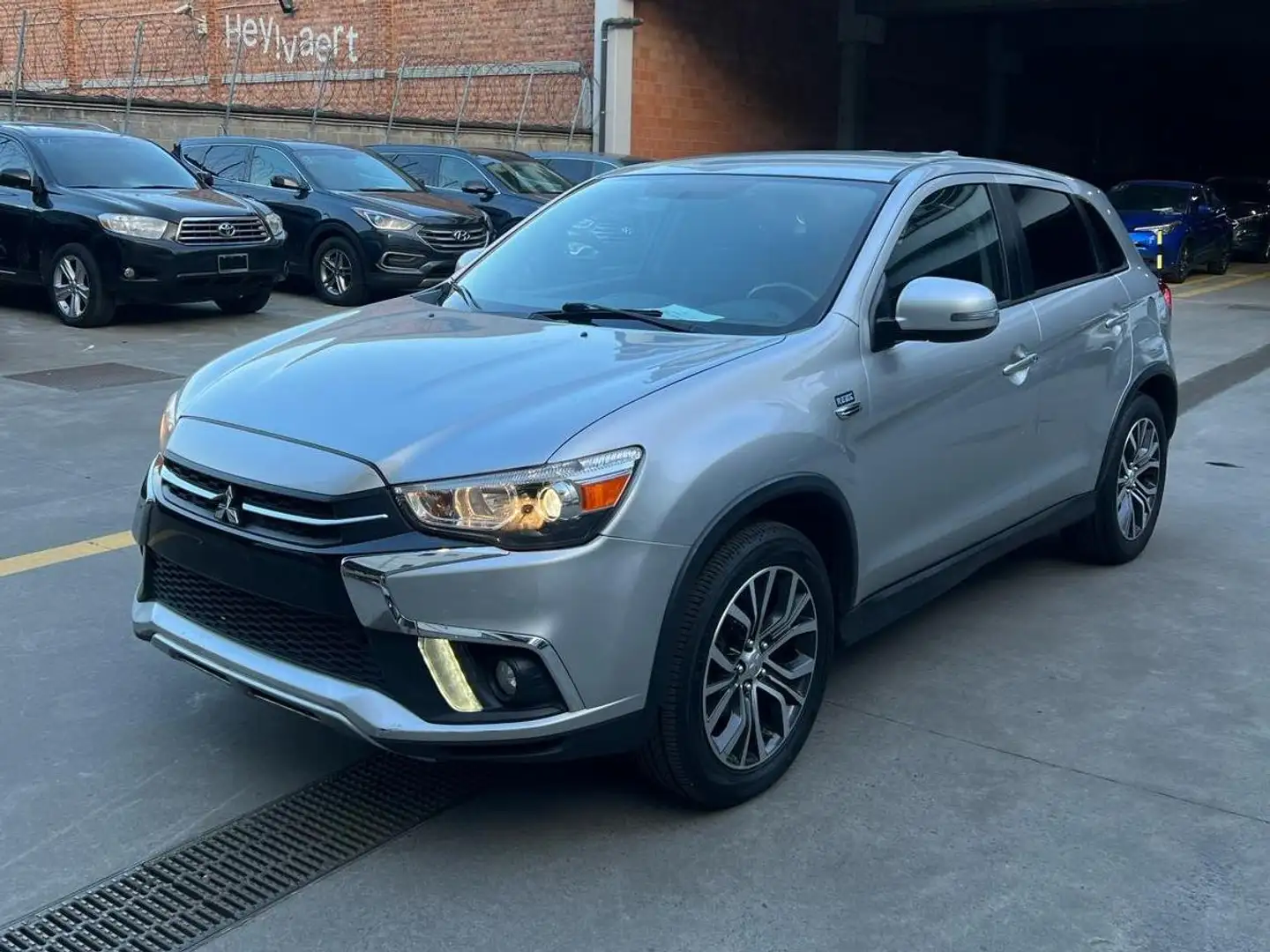 Mitsubishi Outlander ONLY FOR EXPORT OUT OF EUROPE Grey - 1