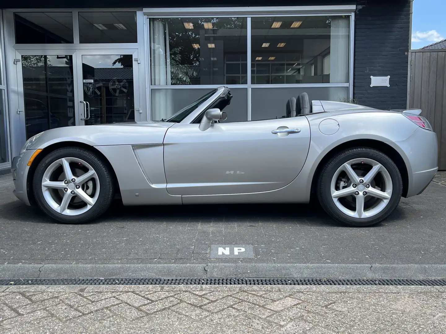 Opel GT (Saturn Sky Roadster) CLIMA / CRUISE / 25.000 MILE Szary - 2
