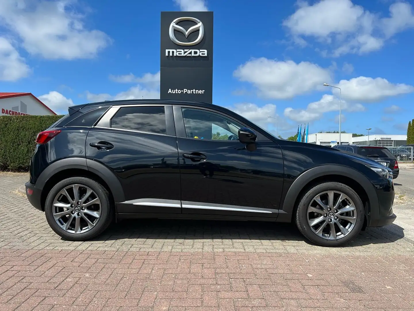 Mazda CX-3 SKYACTIV-G 120 AL-KIZOKUINT NAV Schwarz - 2