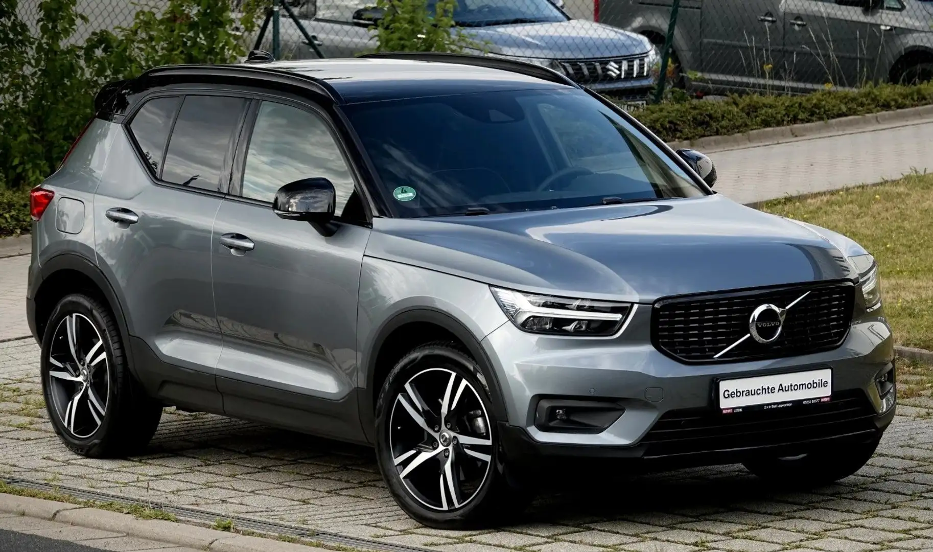Volvo XC40 AWD *R DESIGN* HARMAN KARDON* KAMERA* Grau - 2