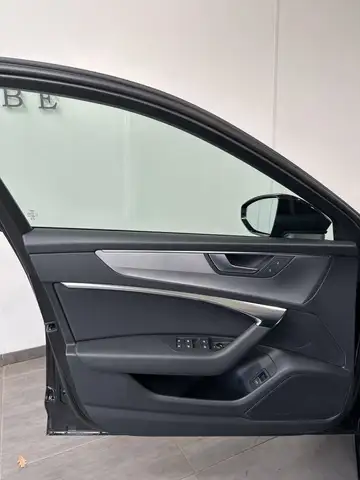 Audi A6 Avant view 8