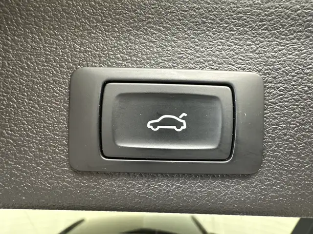 Audi A6 Avant view 7
