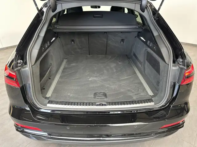 Audi A6 Avant view 6