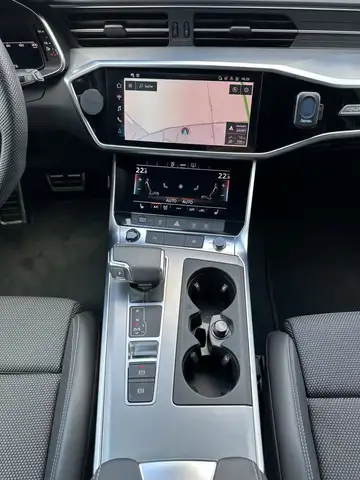 Audi A6 Avant view 14