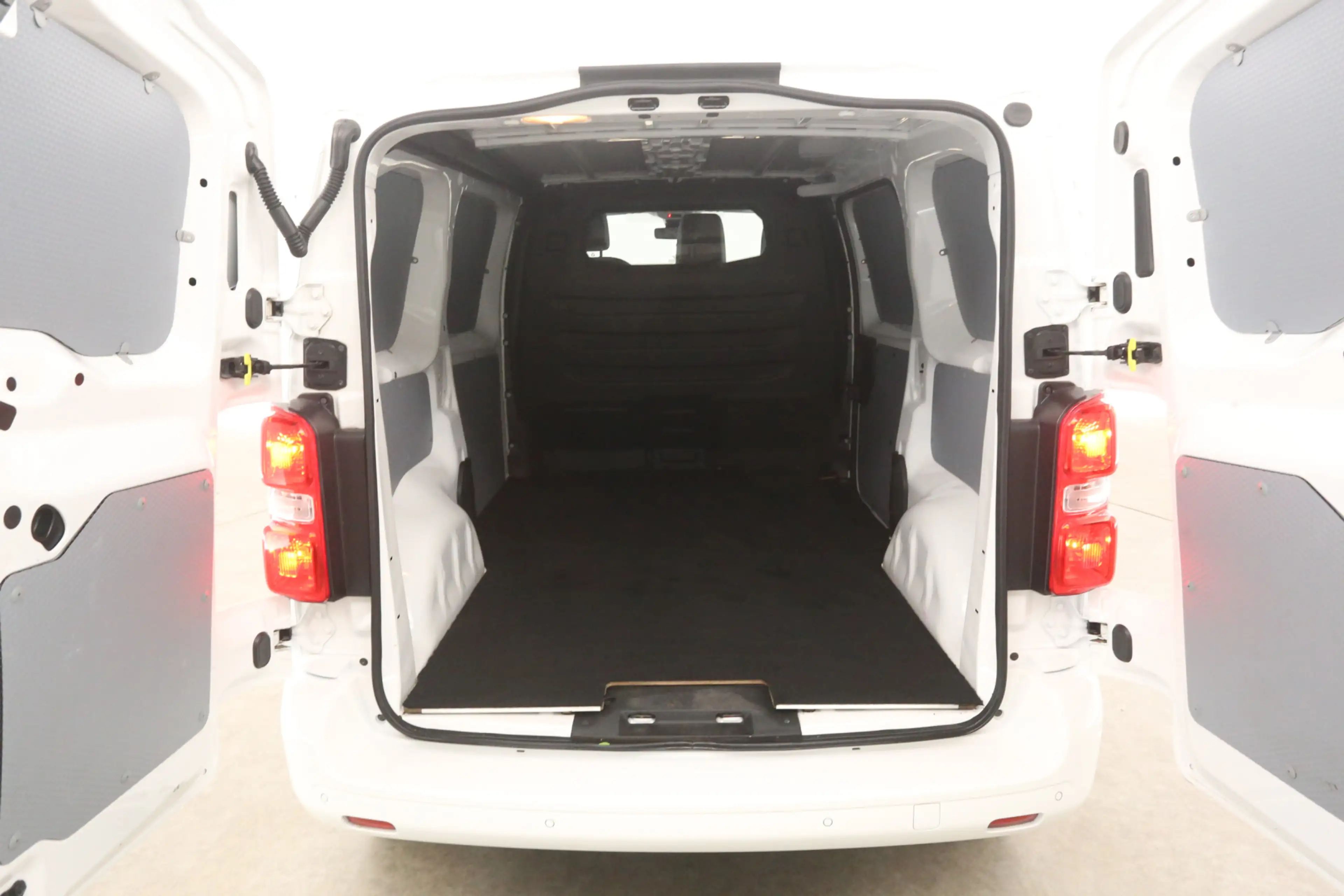 Peugeot Expert 2.0 BlueHDI L2H1 | Clima | Cruise | Carmera | Carp — photo 3