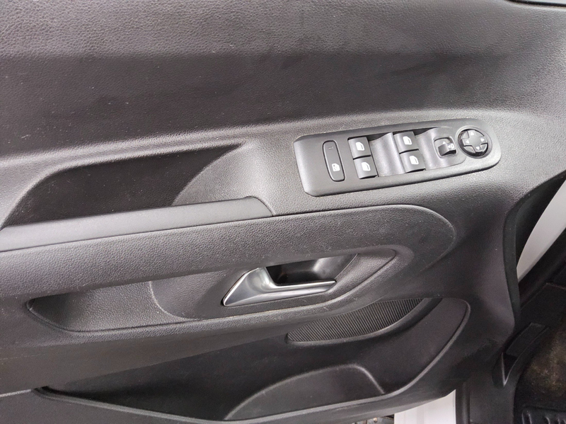 Citroen Berlingo 1.2 PureTech Shine Navi AHK RFK SHZ — photo 9