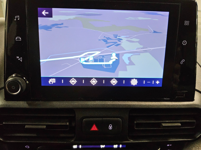 Citroen Berlingo 1.2 PureTech Shine Navi AHK RFK SHZ — photo 7