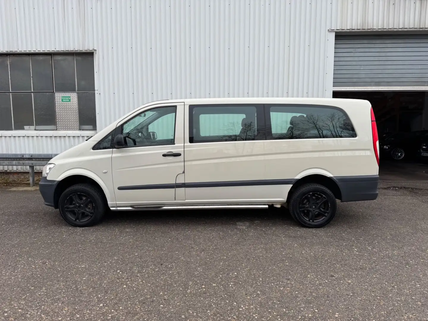 Mercedes-Benz Vito *4x4*113 CDI*9 Sitzer*extralang Gris - 2
