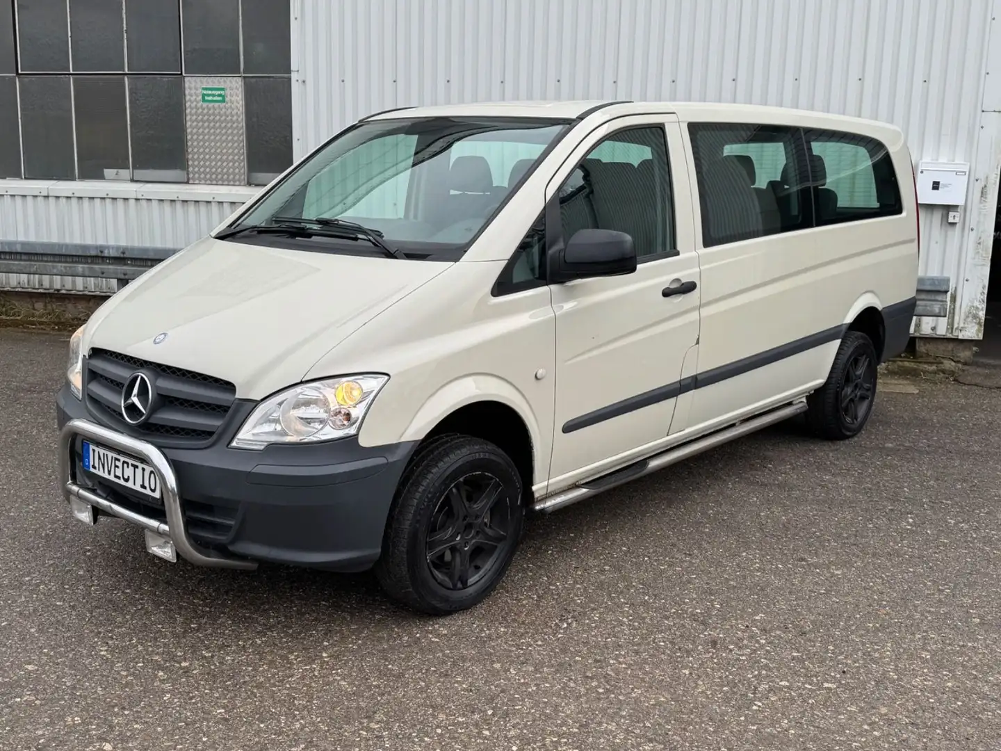Mercedes-Benz Vito *4x4*113 CDI*9 Sitzer*extralang Gris - 1