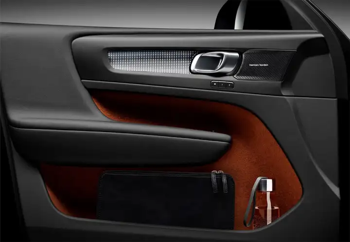 Volvo XC40 T2 Momentum Core man 2021, foto 13