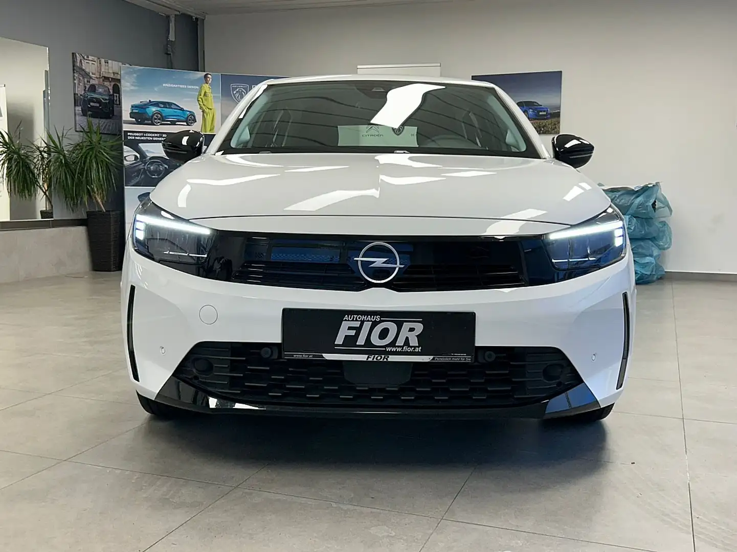 Opel Corsa 1,2 5-Gang Manuell (OC1) Weiß - 2