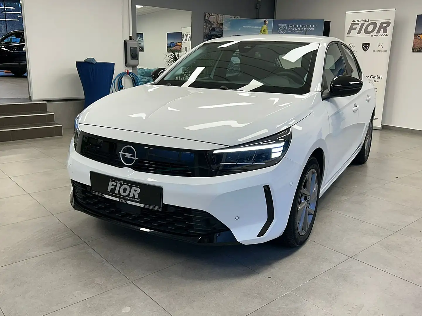 Opel Corsa 1,2 5-Gang Manuell (OC1) Weiß - 1