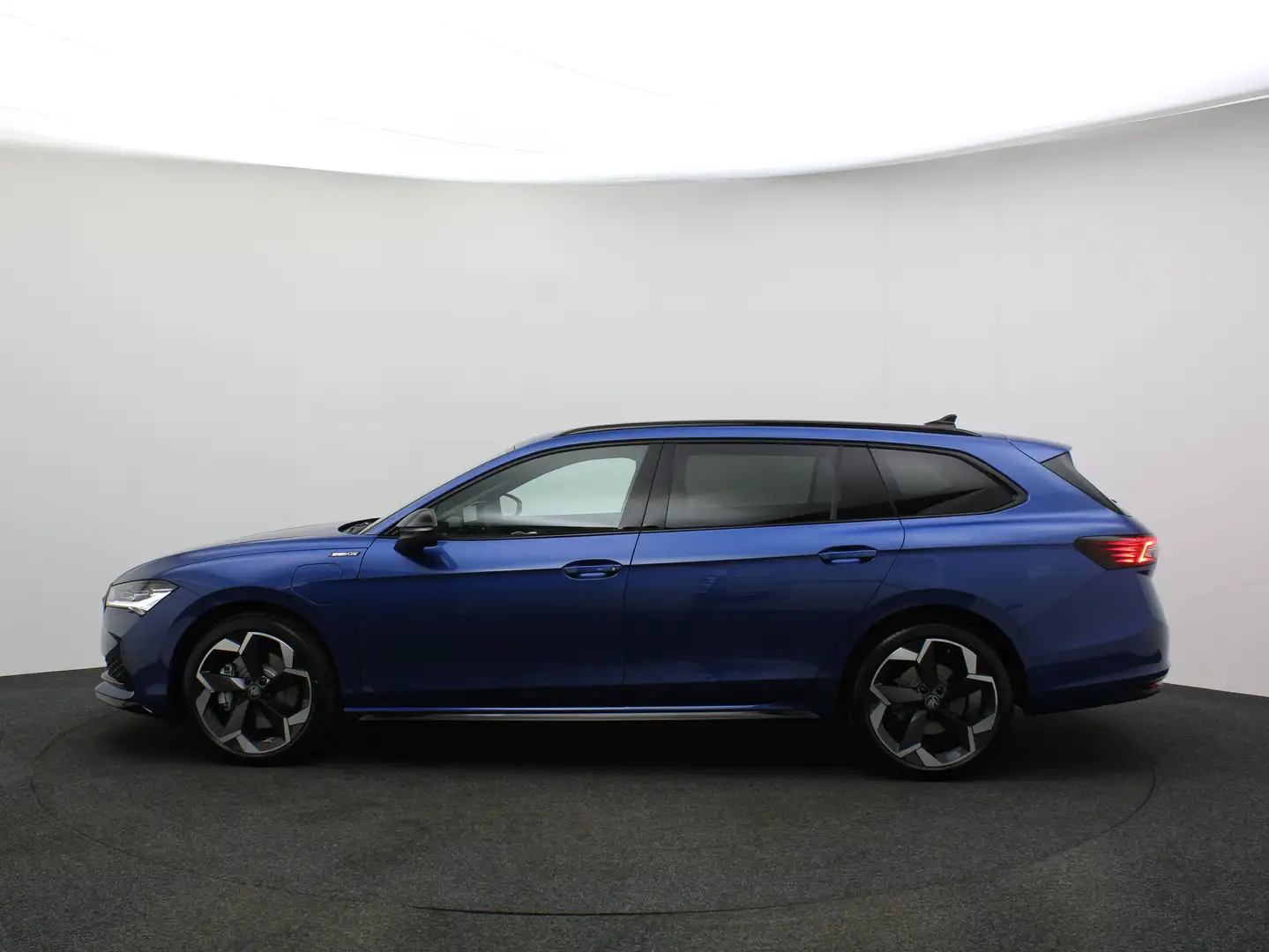 Skoda Superb Combi 1.5 TSI iV 204pk Sportline Business Blauw - 2