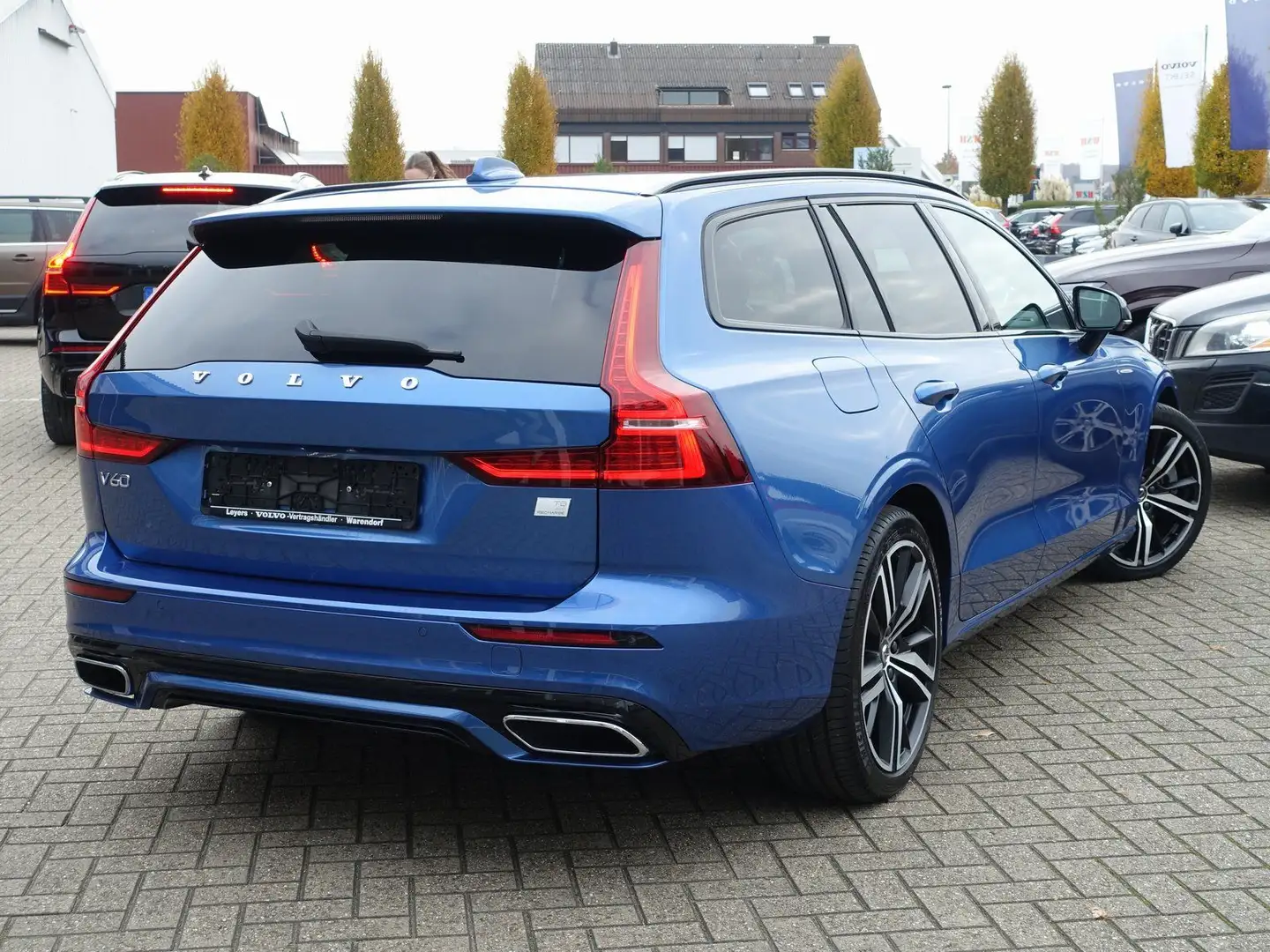 Volvo V60 T8 Twin Engine AWD R-Design/Kamera/360°Cam Blau - 2