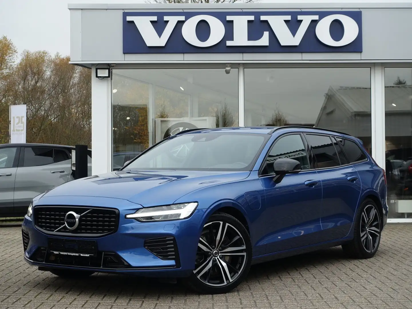 Volvo V60 T8 Twin Engine AWD R-Design/Kamera/360°Cam Blau - 1