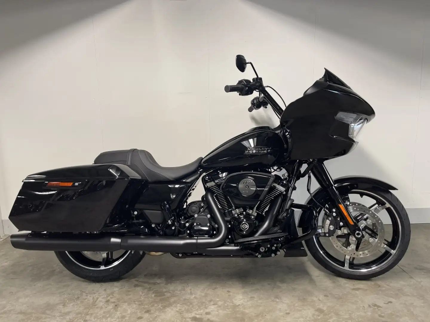 Harley-Davidson Road Glide TOURING FLTRX Schwarz - 1