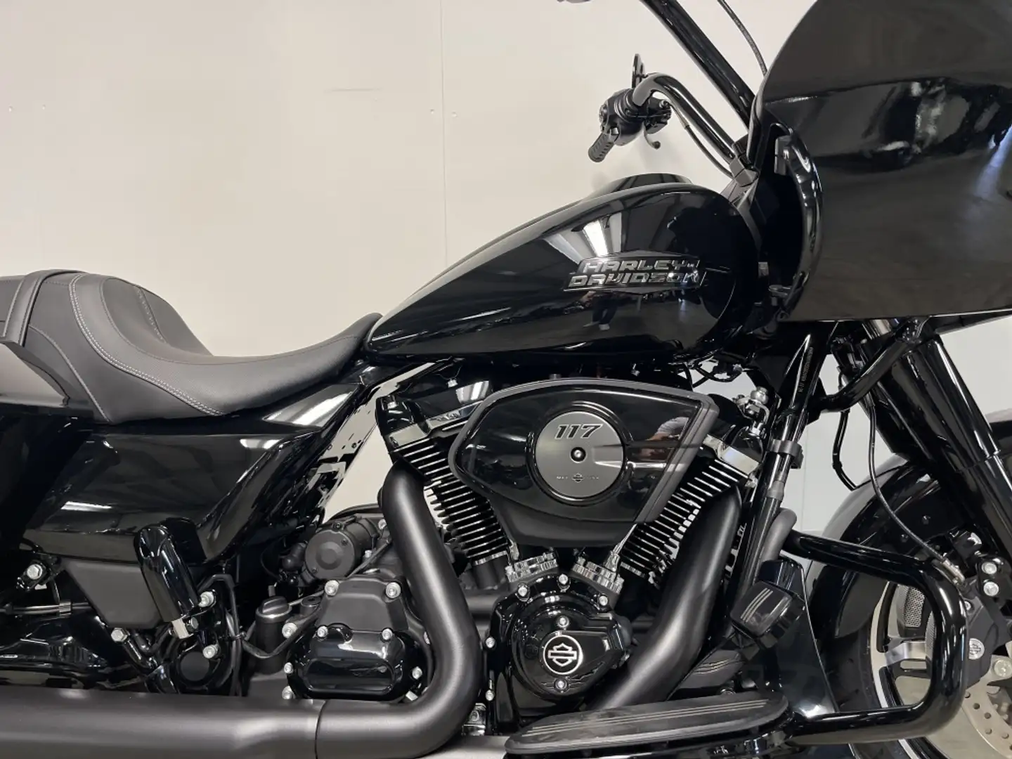 Harley-Davidson Road Glide TOURING FLTRX Schwarz - 2