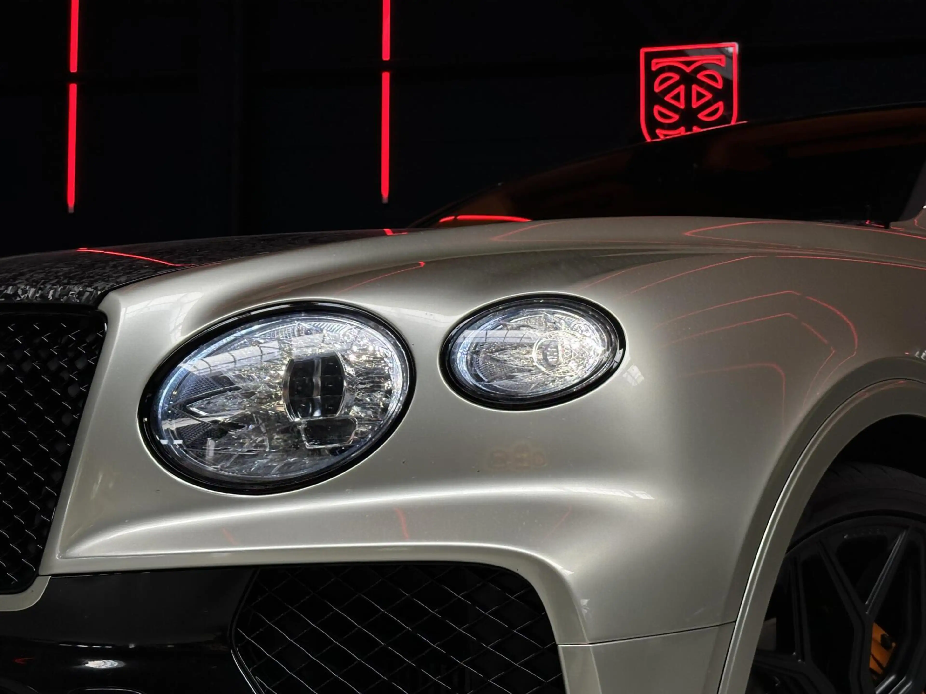 Bentley Bentayga 3.0 V6 Hybrid |CARBON|PANO|MASSAGE|24"VOSSEN — photo 26
