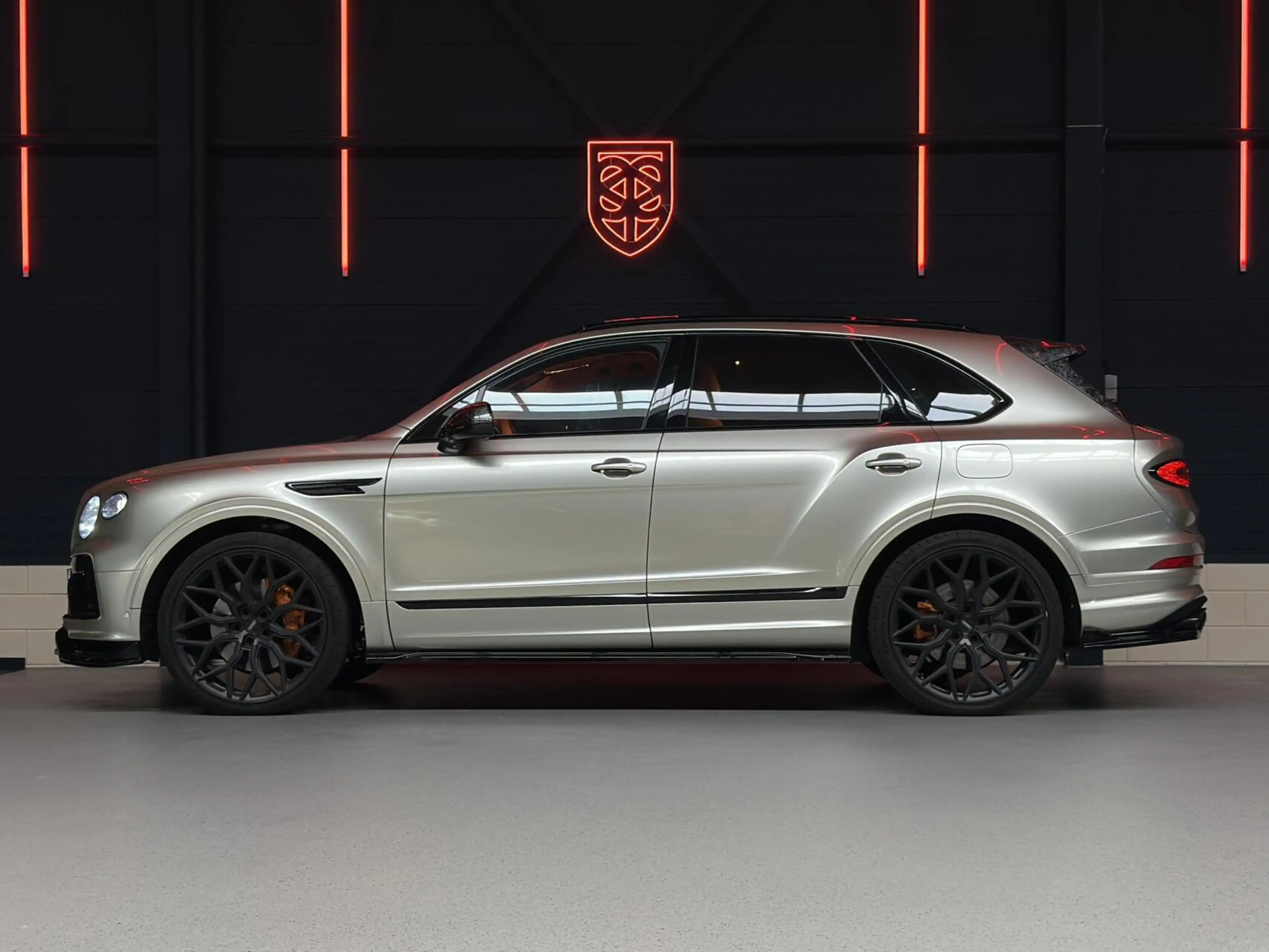 Bentley Bentayga 3.0 V6 Hybrid |CARBON|PANO|MASSAGE|24"VOSSEN — photo 4