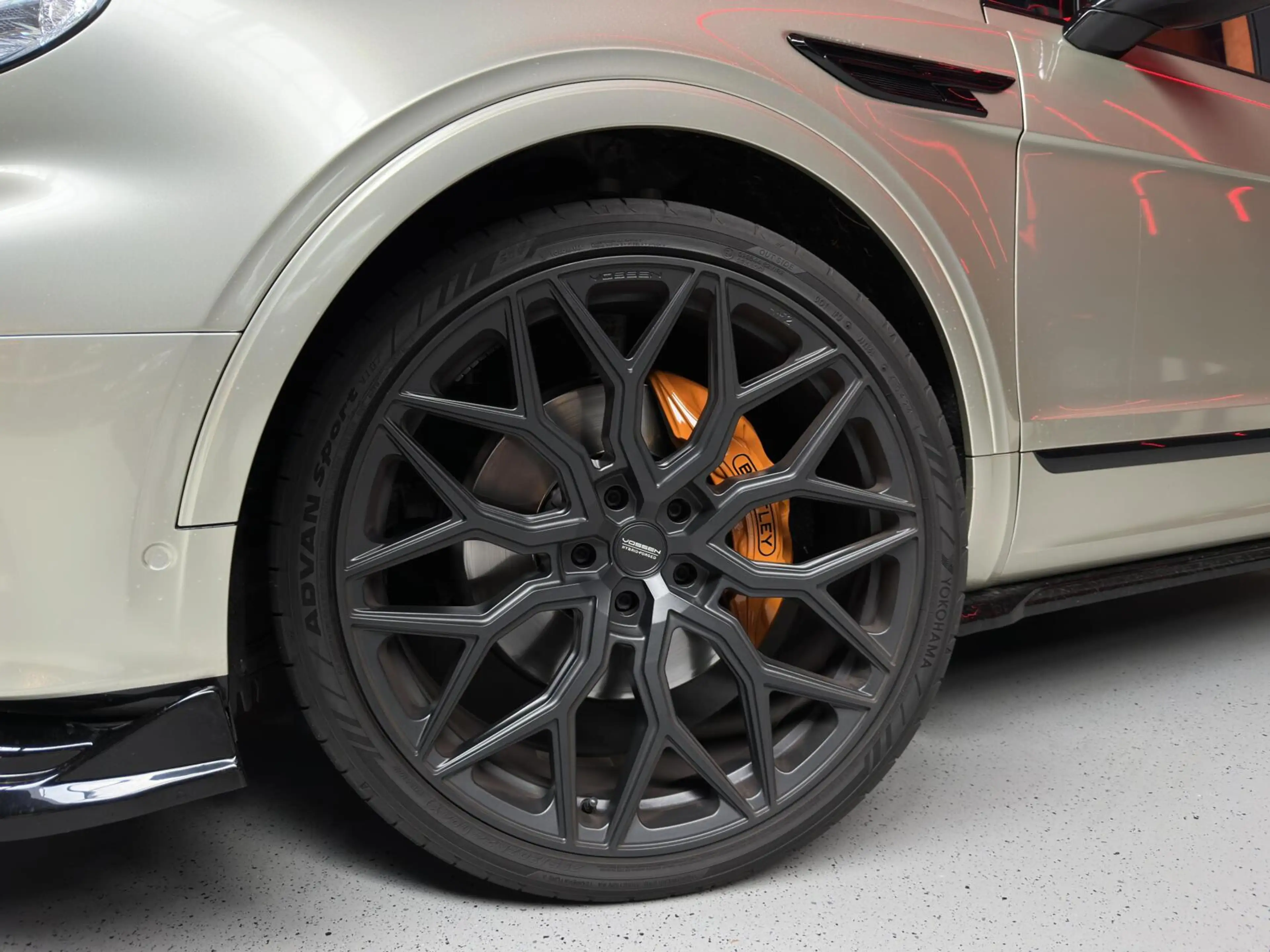 Bentley Bentayga 3.0 V6 Hybrid |CARBON|PANO|MASSAGE|24"VOSSEN — photo 27