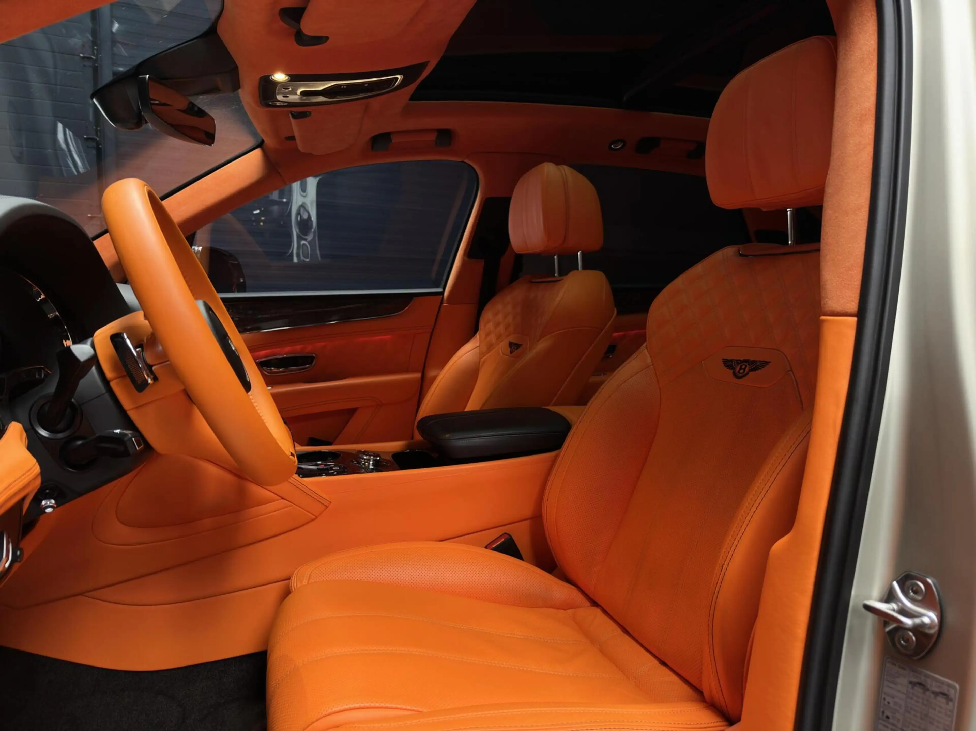 Bentley Bentayga 3.0 V6 Hybrid |CARBON|PANO|MASSAGE|24"VOSSEN — photo 5