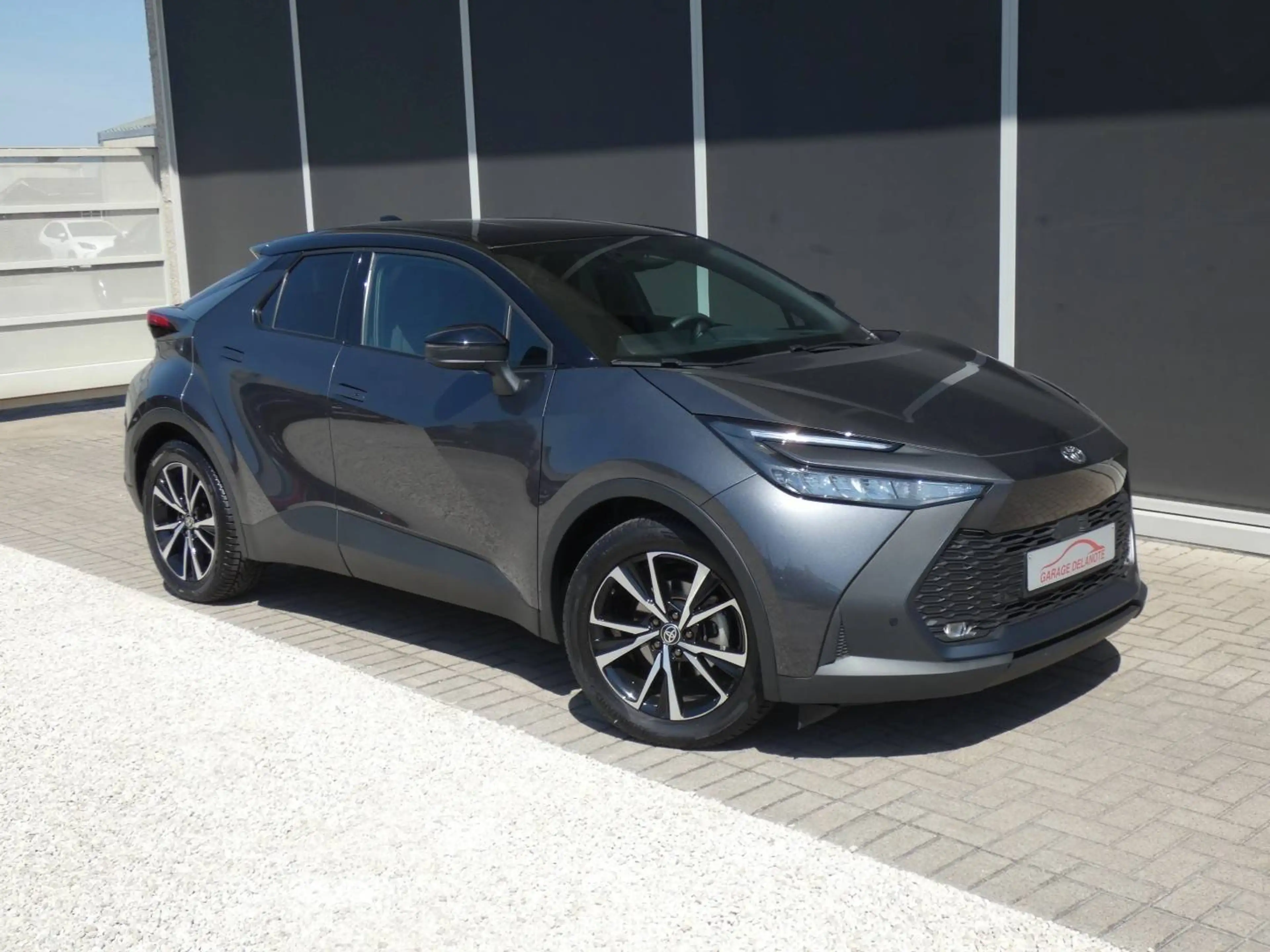 Toyota C-HR 1.8 Hybrid 140pk Dynamic plus +Trekhaak +Dodehoek +Keyless +Groot scherm +Wireless charger +Bi-tone — photo 2
