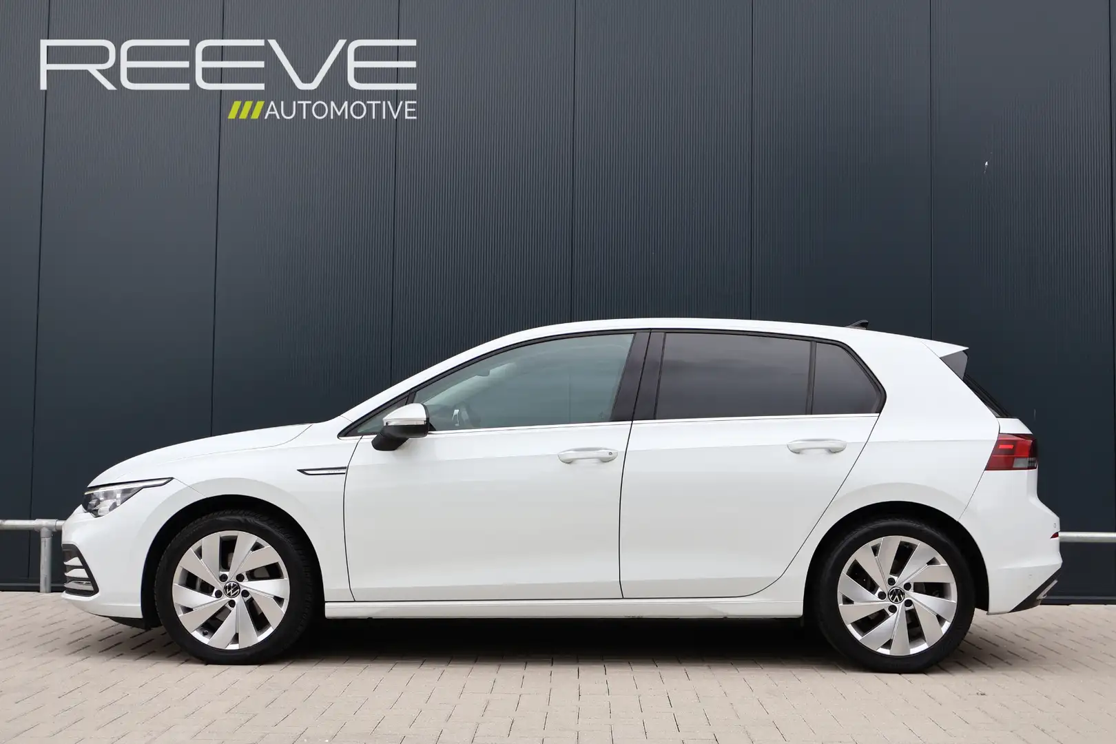 Volkswagen Golf Variant 1.5 eTSI 150pk Style Automaat | Stoelverwarming | Wit - 2