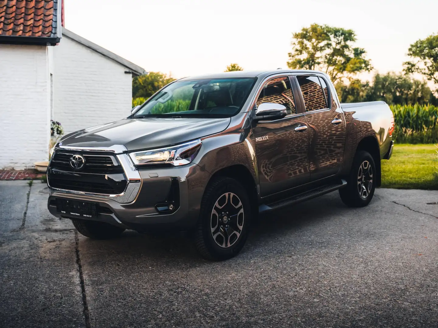 TOYOTA Hilux