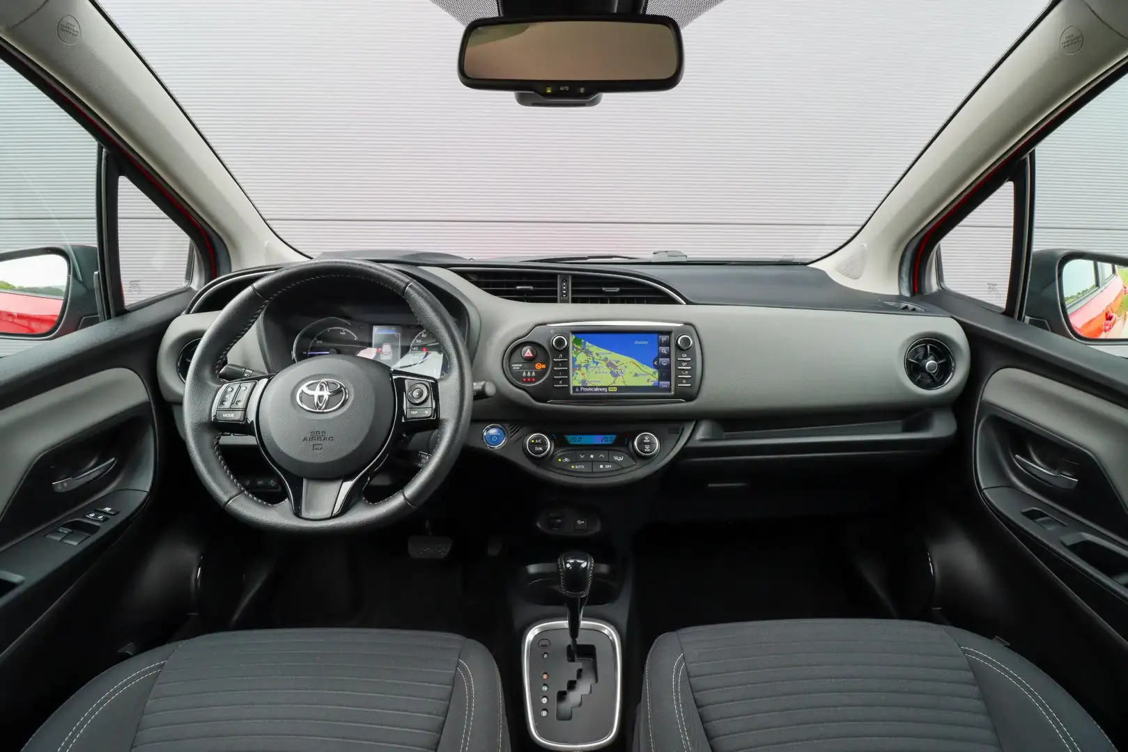 Toyota Yaris 1.5 Hybrid Dynamic | Navigatie | Rijklaarprijs - i Rosso - 2