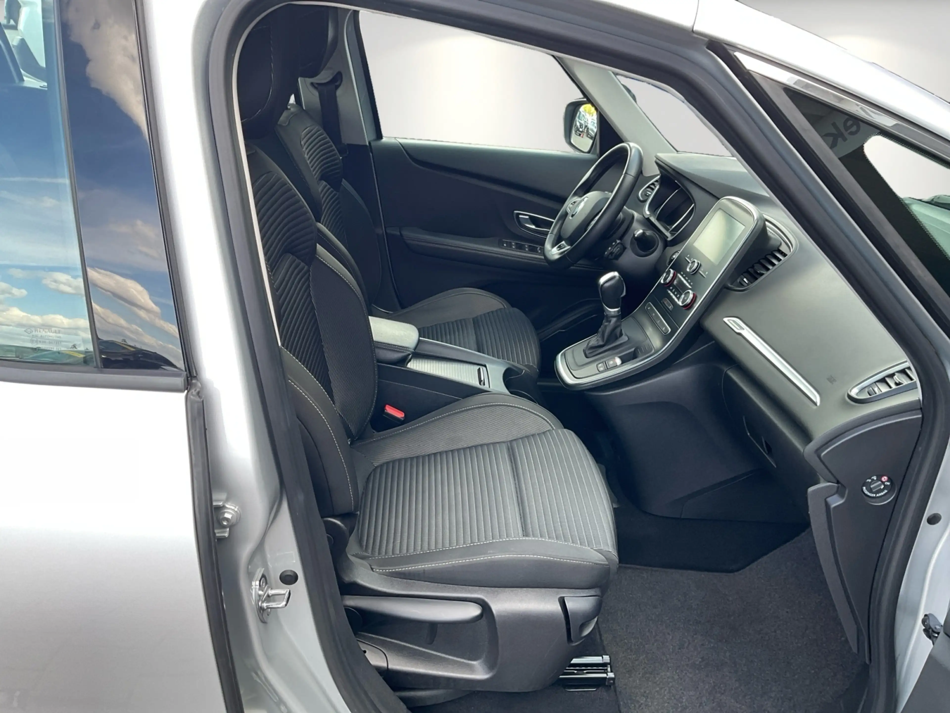 Renault Grand Scenic BUSINESS Edition BLUE dCi 120 EDC — photo 15