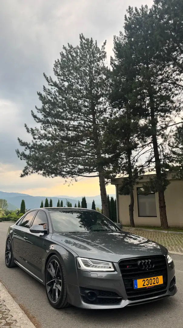 Audi S8 plus - 2