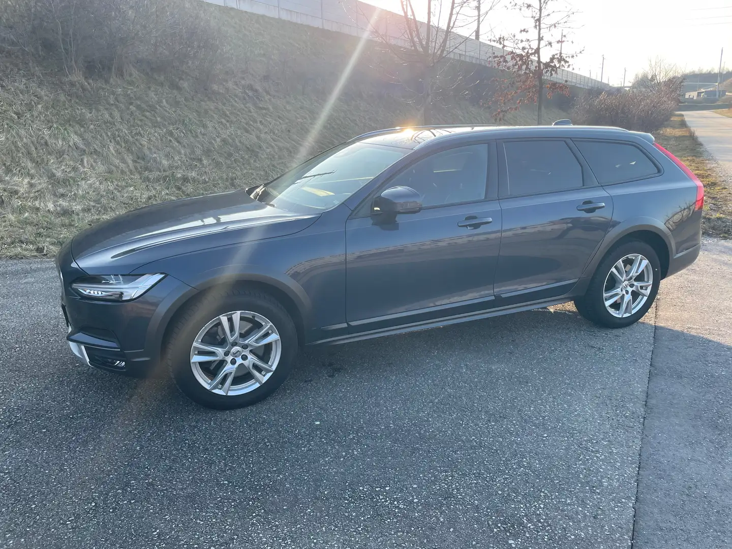 Volvo V90 Cross Country V90 Cross Country Pro T5 AWD Geartronic Cross Coun Blau - 2
