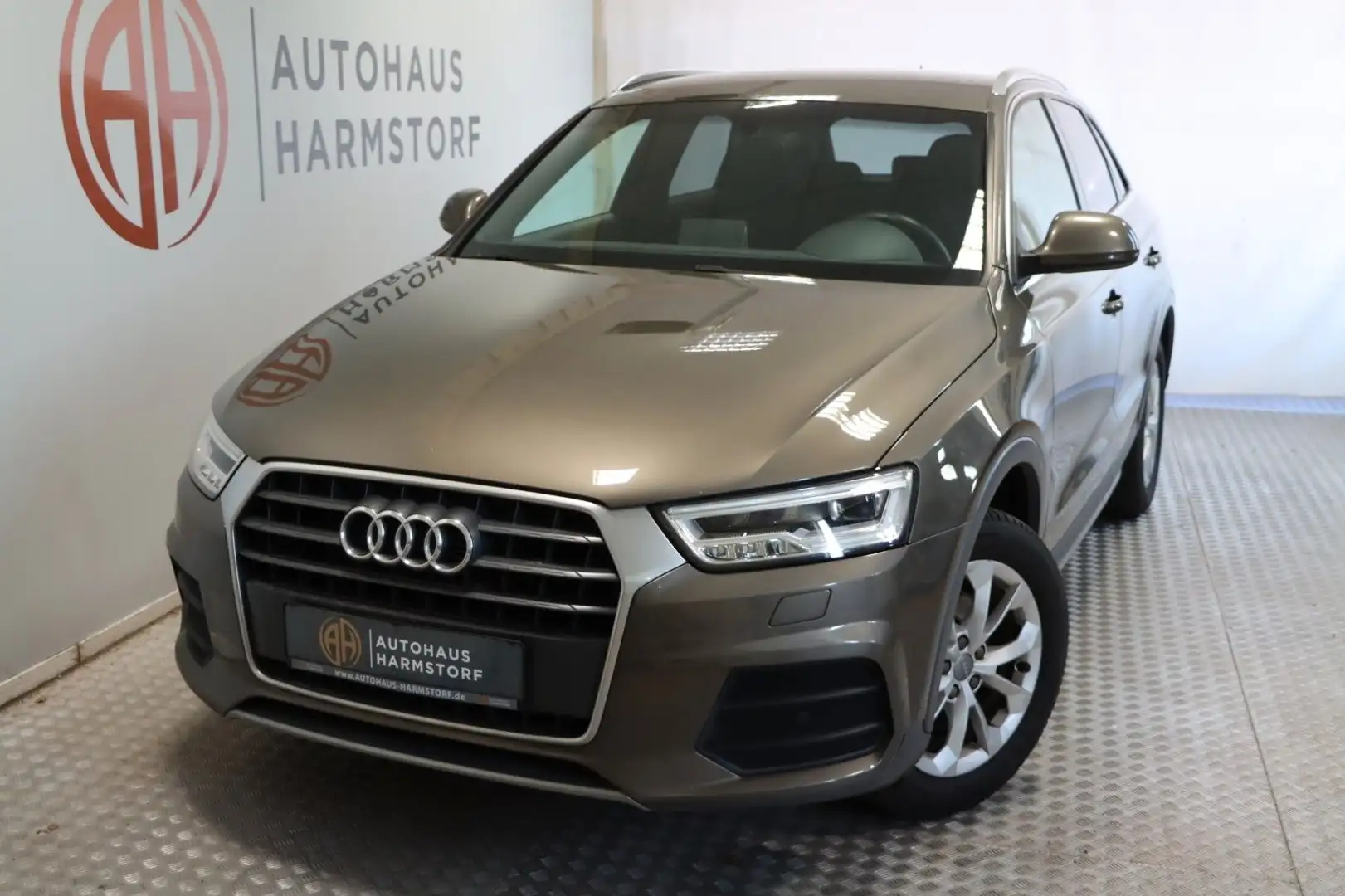 Audi Q3 design 1.5 S-Tronic LED Navi elek. Heckklappe Hnědá - 1