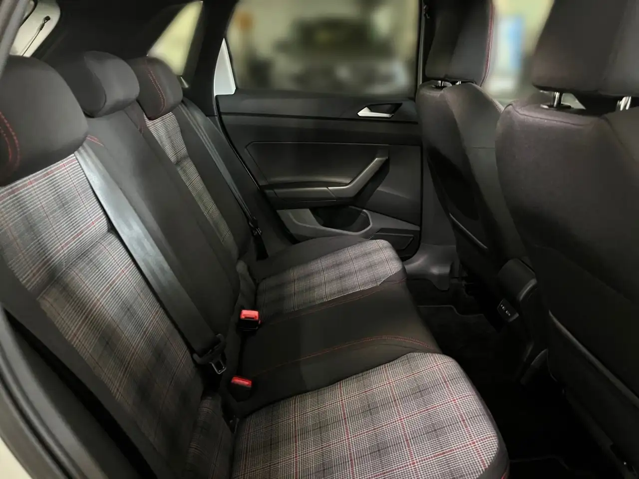Volkswagen Polo GTI . 12