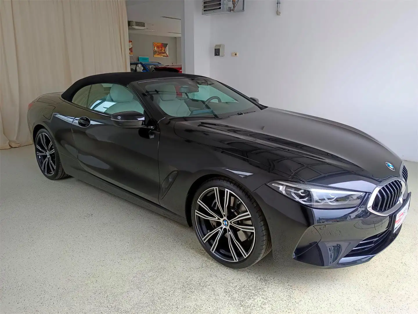 BMW 840 i Cabrio AT Schwarz - 2