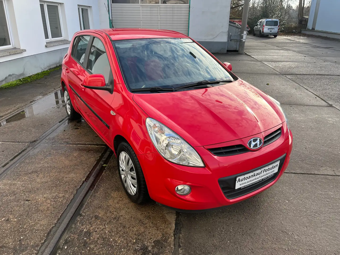 Hyundai i20 1,4l , Klima, 2.Hand, TÜV neu, Allwetter, PDC Rot - 2