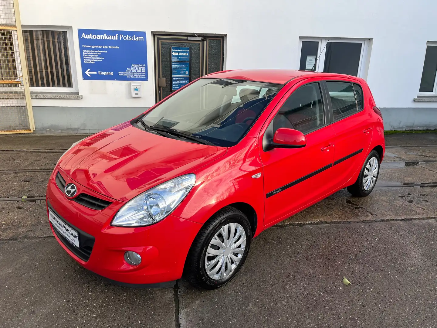 Hyundai i20 1,4l , Klima, 2.Hand, TÜV neu, Allwetter, PDC Rot - 1