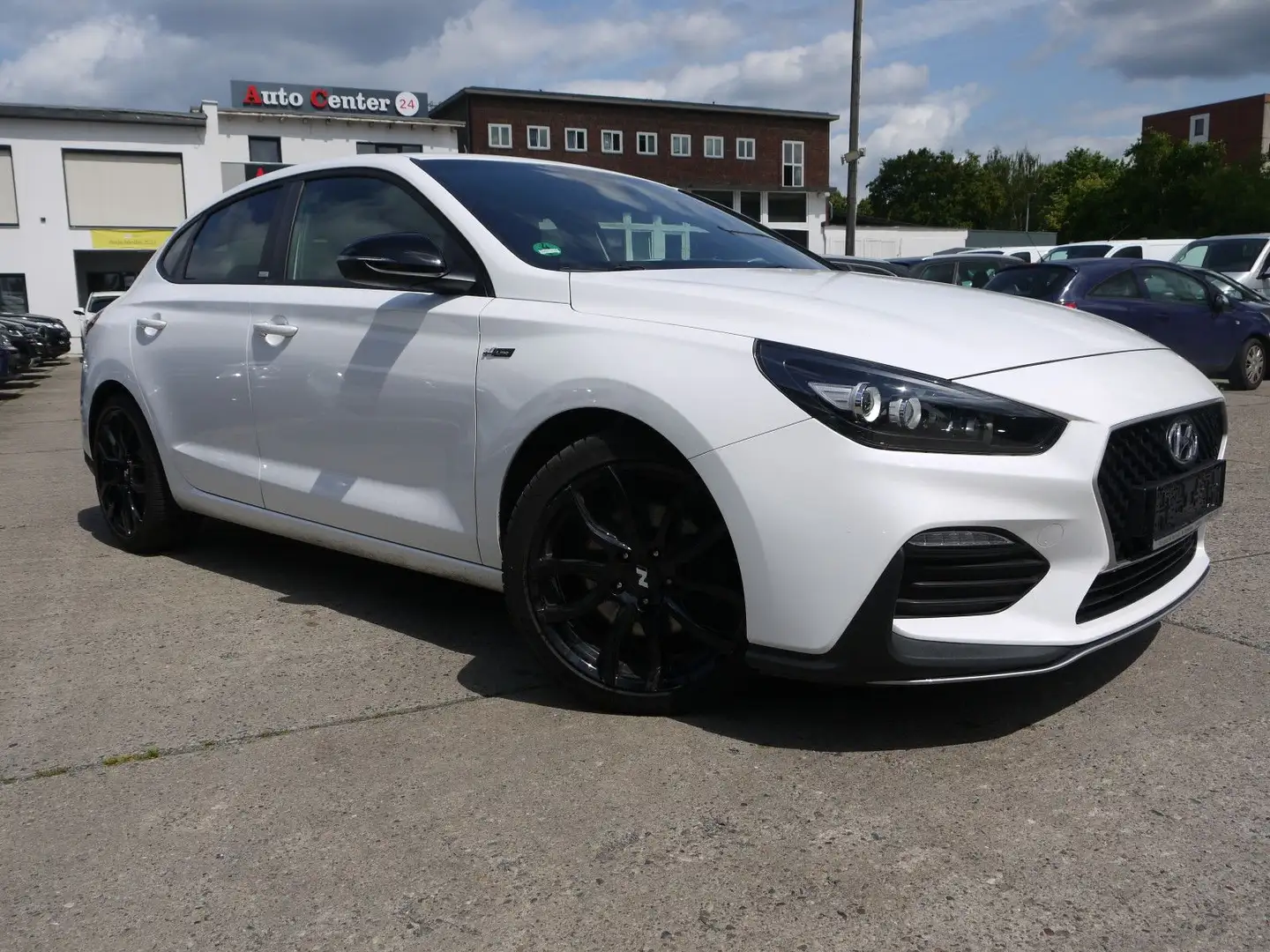 Hyundai i30 Fastback/Automatik/LED/CarPlay/Kamera/N-Line Weiß - 1