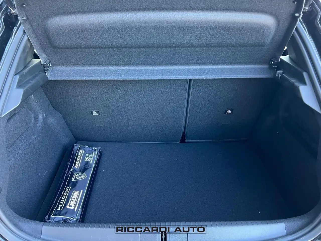 Peugeot 208 5P - Style Hybrid 110cv E-DCS6 19