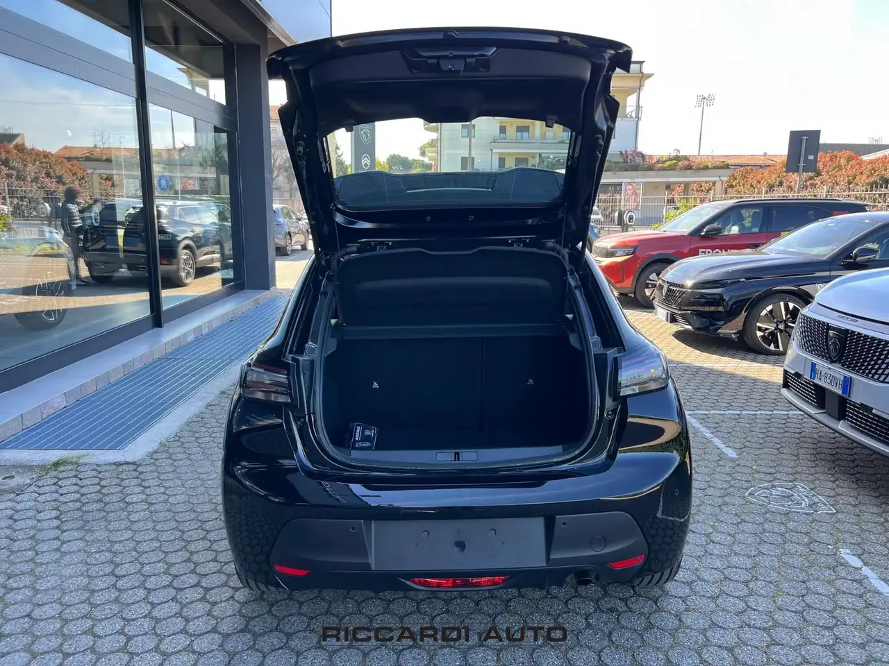 Peugeot 208 5P - Style Hybrid 110cv E-DCS6 18
