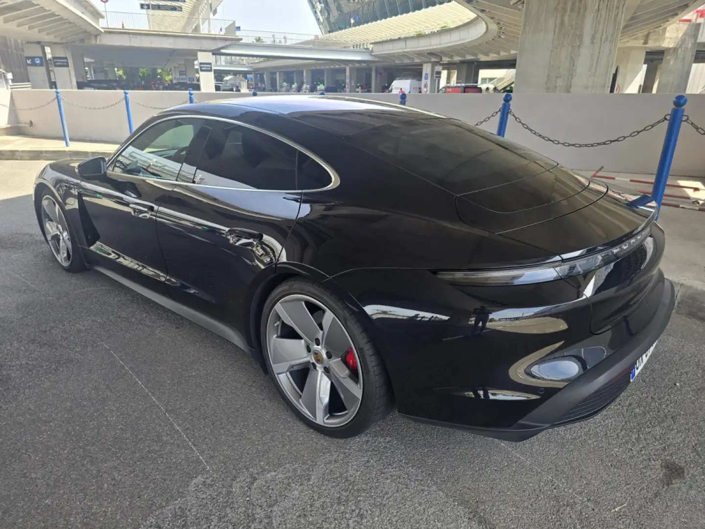 Porsche Taycan 4S SPORT 530CH Performance plus battery 1 year Schwarz - 2