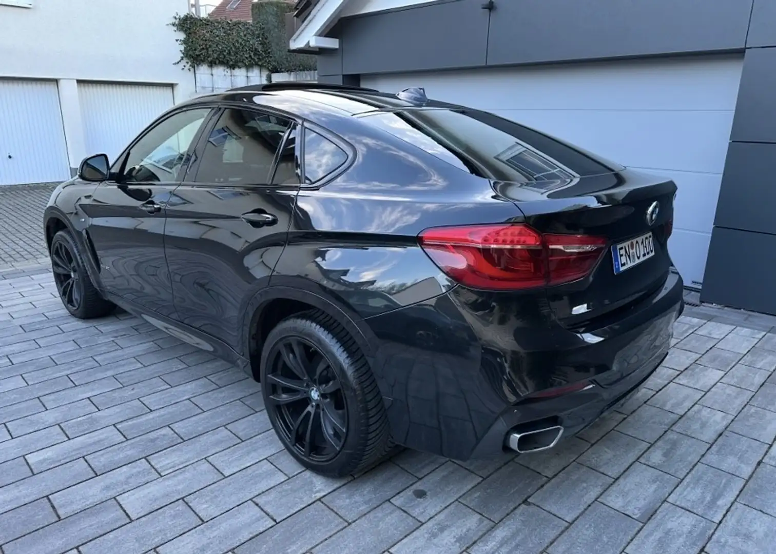 BMW X6 xDrive40d Schwarz - 1