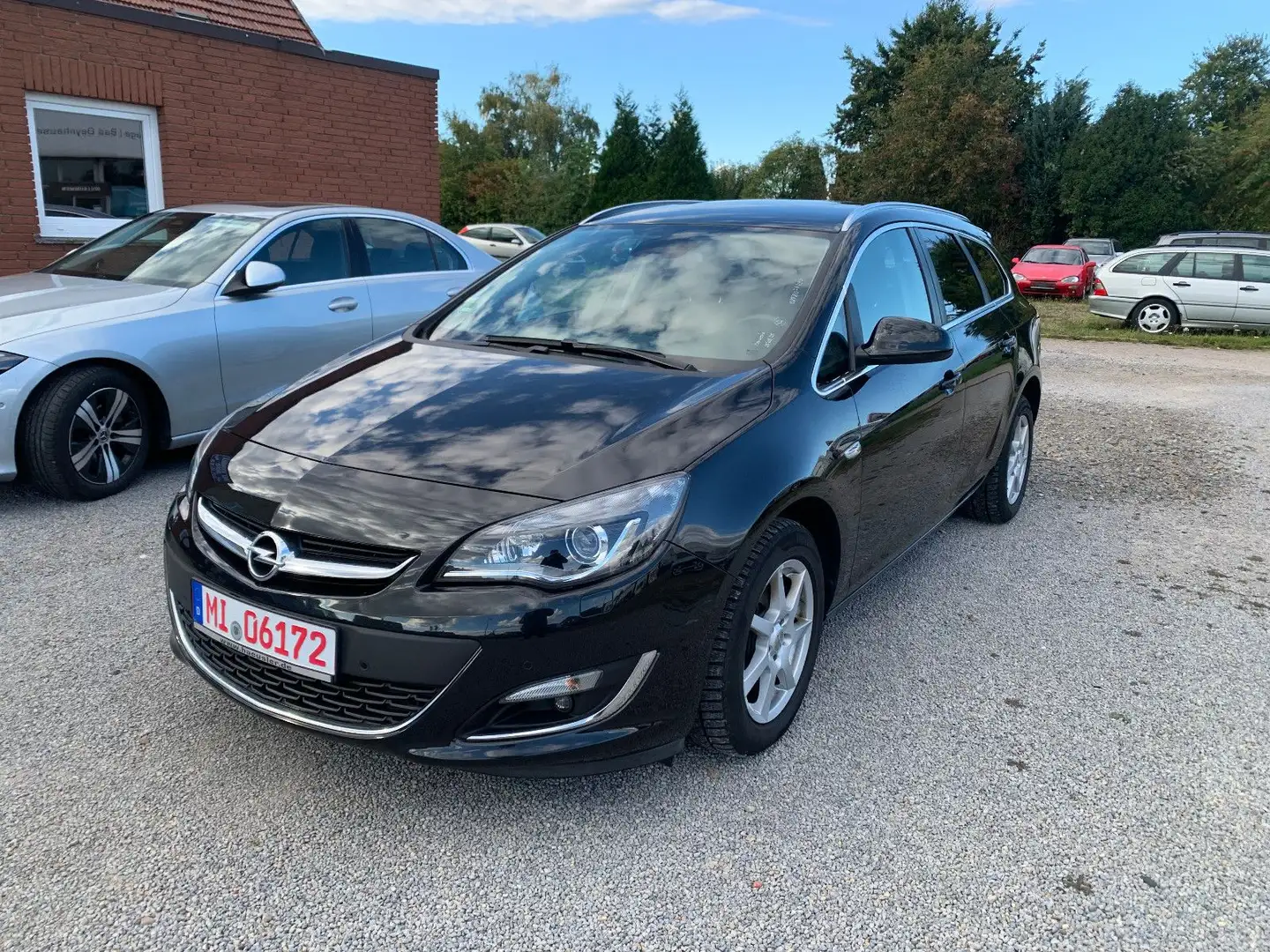 Opel Astra J Sports Tourer Exklusiv Schwarz - 2