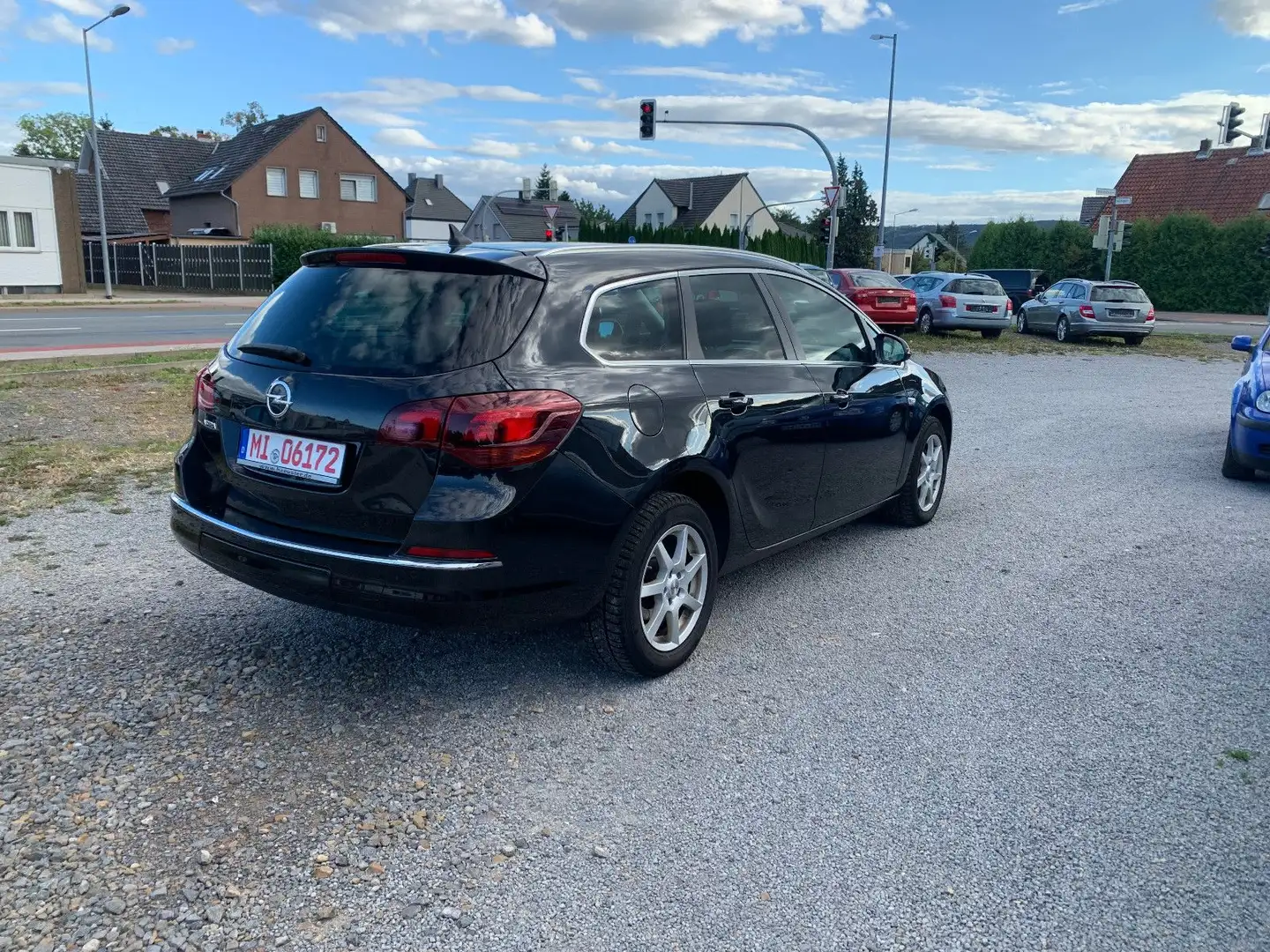 Opel Astra J Sports Tourer Exklusiv Schwarz - 2