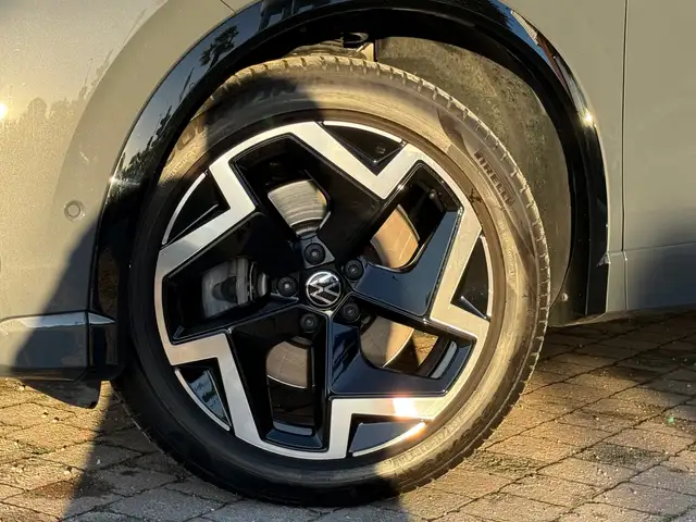 Volkswagen Tiguan view 8