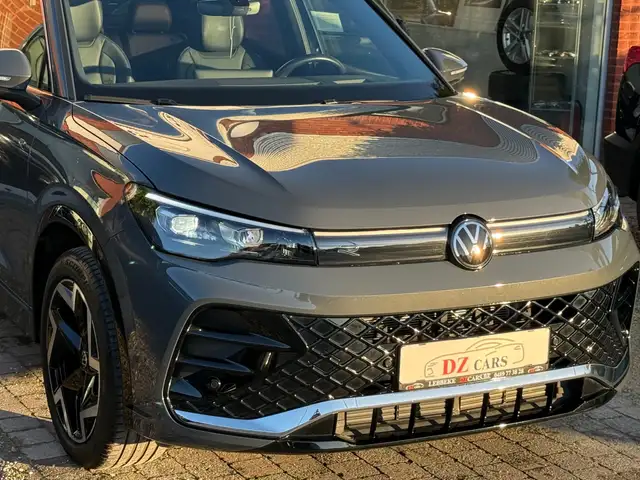 Volkswagen Tiguan view 12